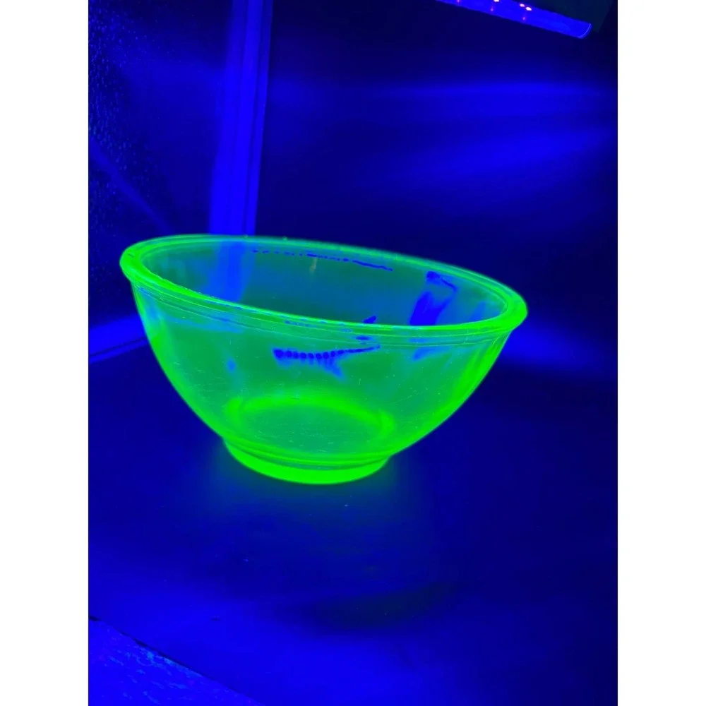 Vintage Hazel-Atlas Green Uranium Glass Mixing Bowl Ribbed Depression Glass 8.5